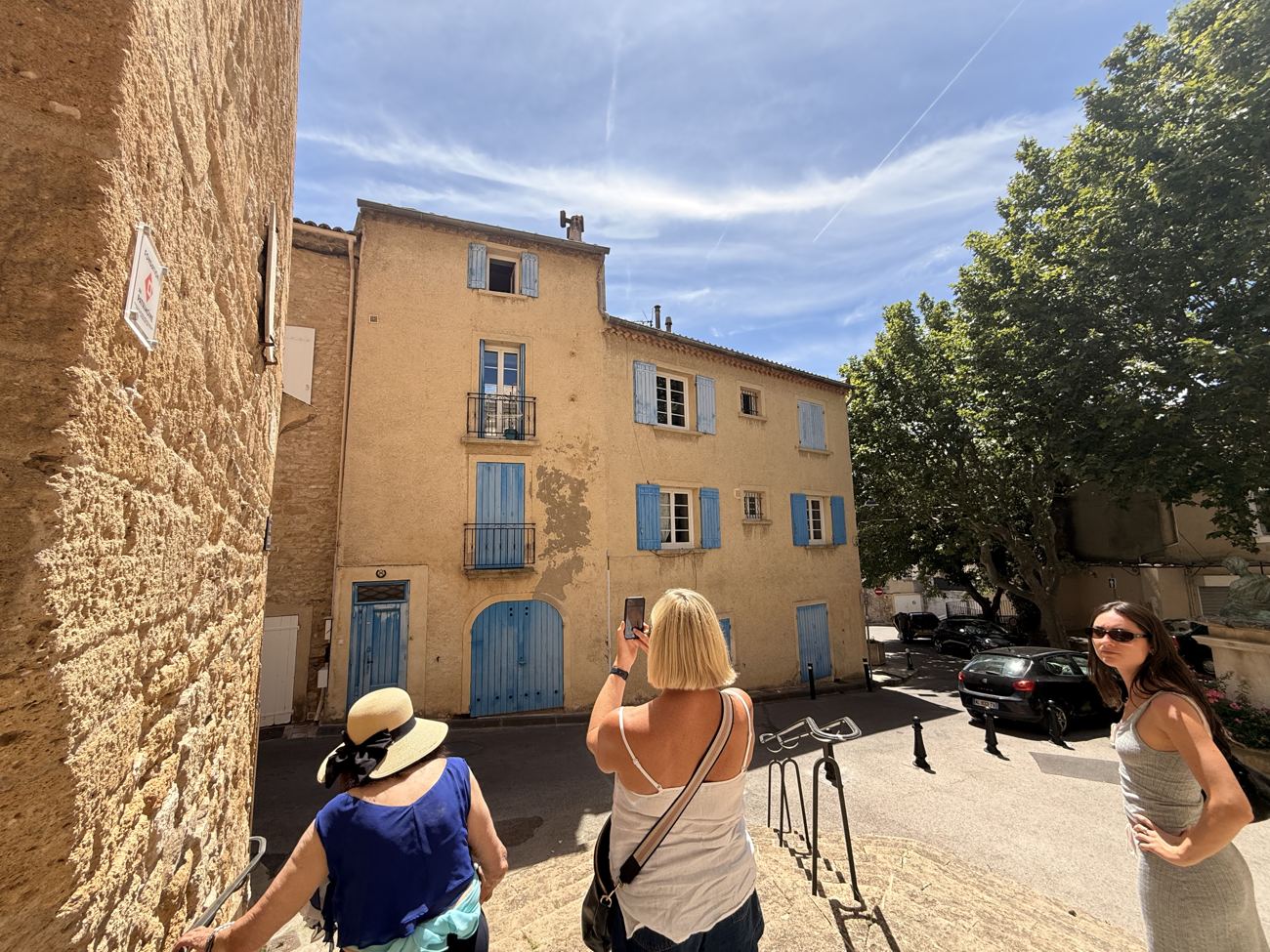 Ochre walls, blue shutters