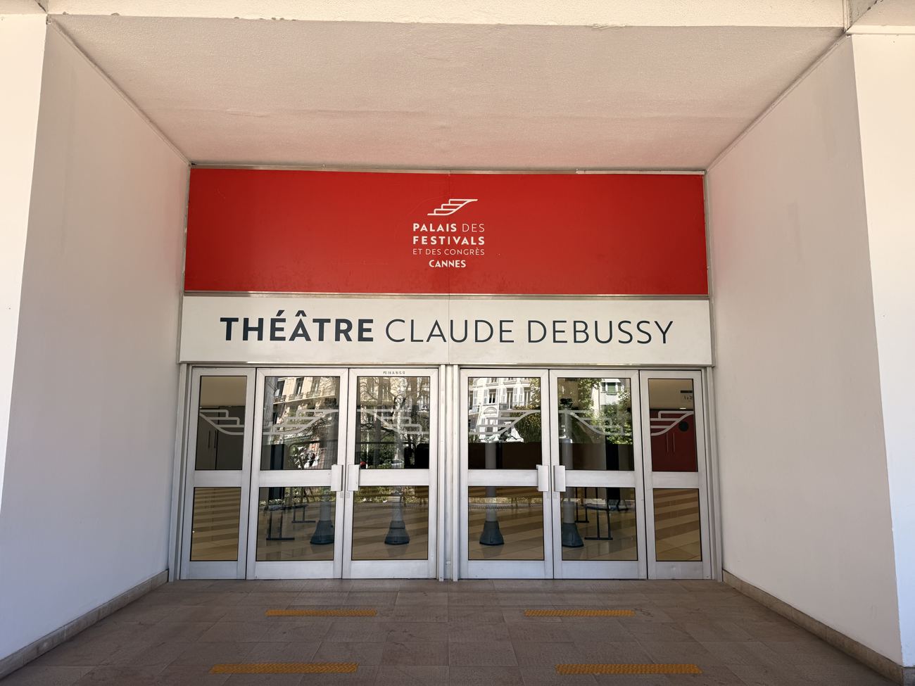 The Palais doors, Théâtre Claude Debussy