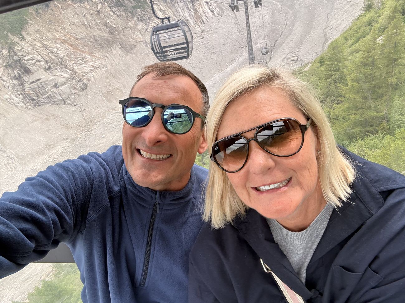 The gondola over the ice