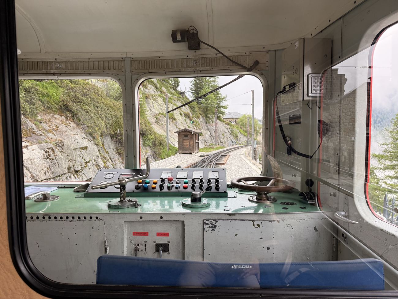 Controls of the cogwheel train