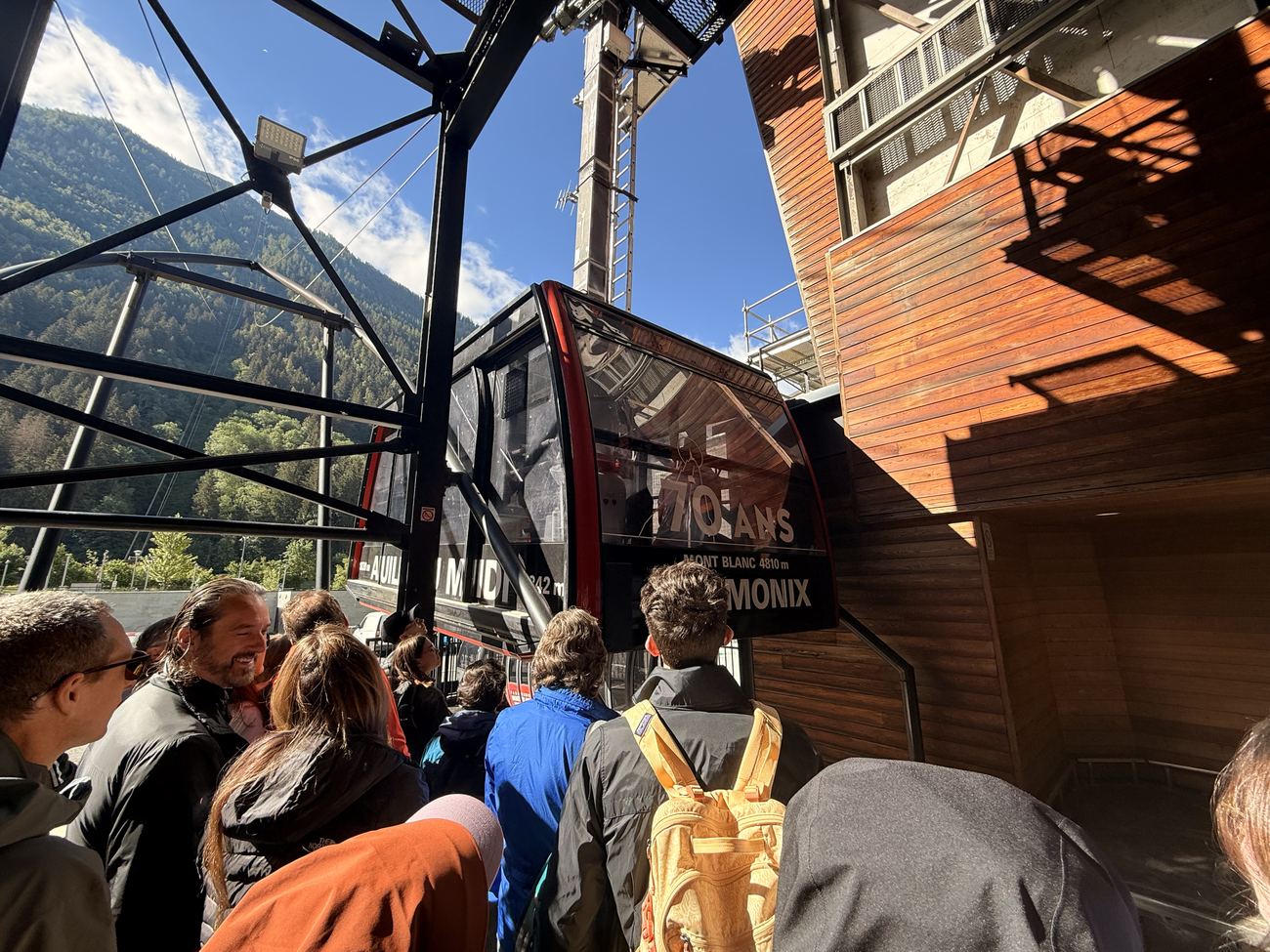 The queue for the téléphérique
