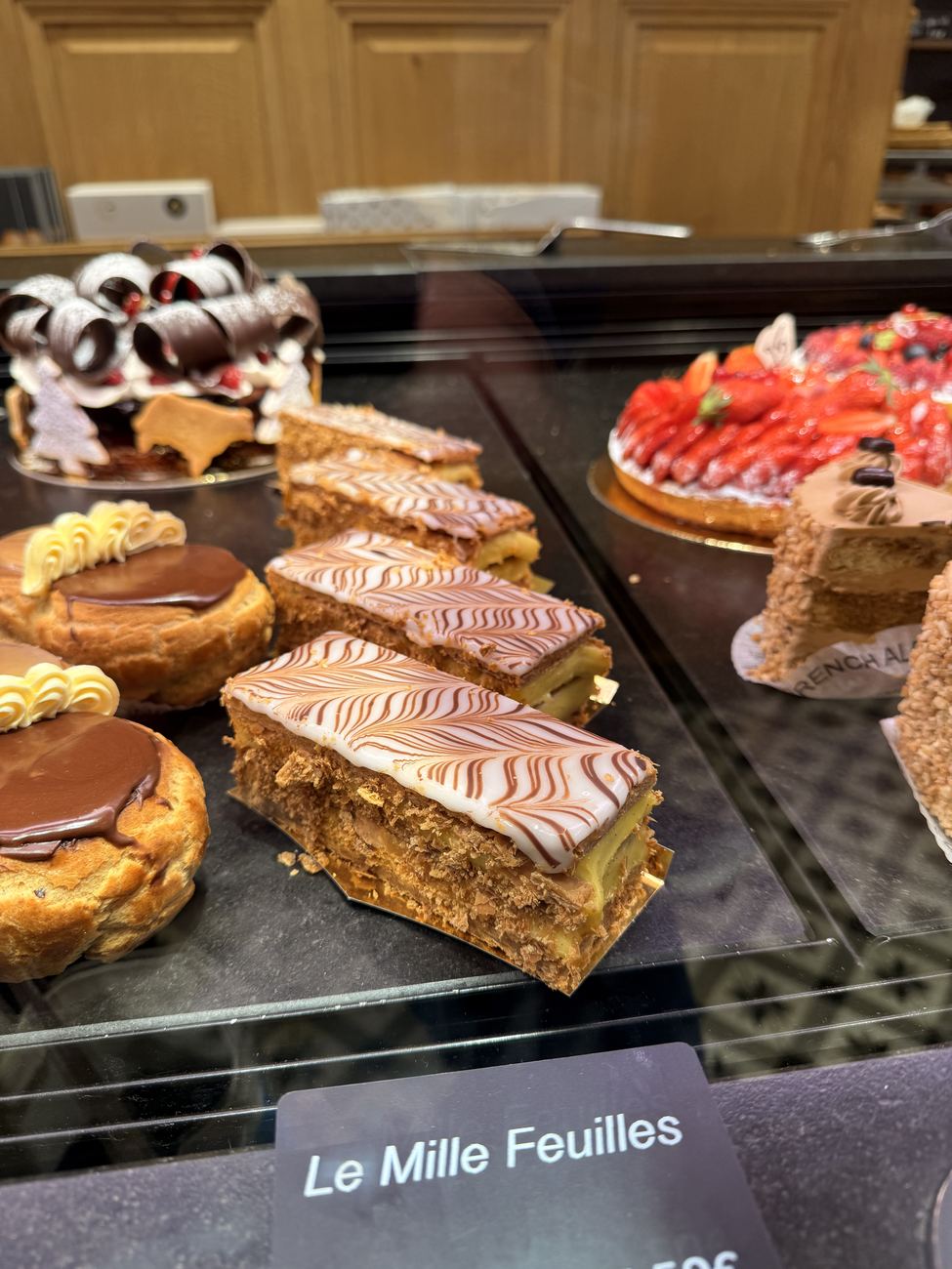 Le mille-feuilles, considered