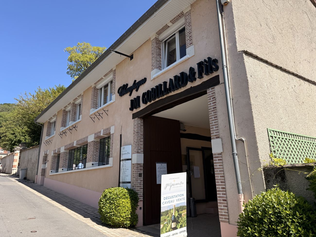 Gobillard & Fils, doors open