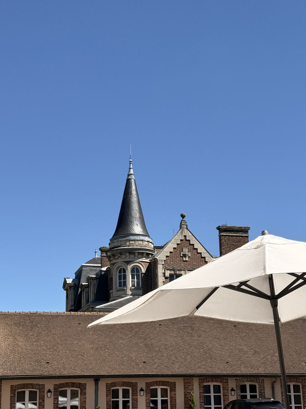 The tower over the umbrellas